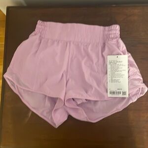 lululemon hotty hot hr short 2.5” *lined (no damage to liner and tag included)